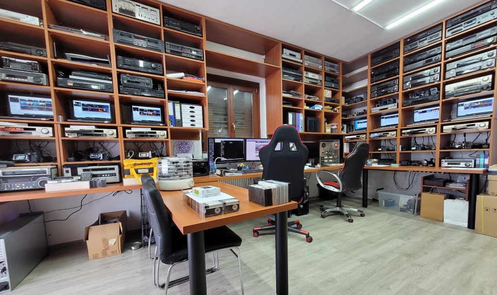 Profesionalna oprema za digitalizacijo video kaset VHS, MiniDV in Hi8 pri Presnemi.si